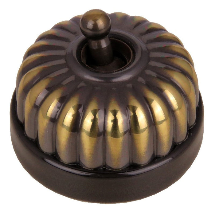 Classic 20 Series 10a Toggle Switch With Fluted Cover And Porcelain Base