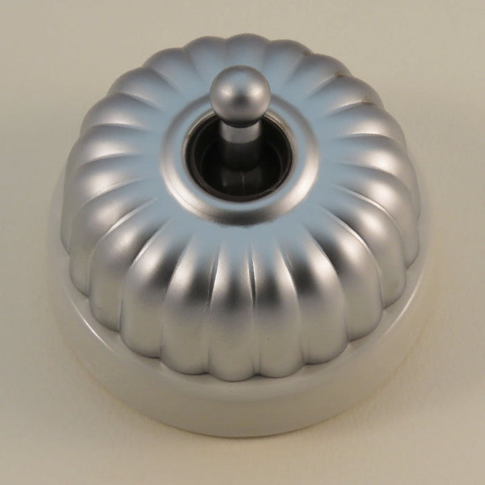 Classic 20 Series 10a Toggle Switch With Fluted Cover And Porcelain Base
